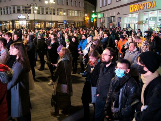 Protest przeciw napaści Rosji na Ukrainę w Opolu. Uczestnicy mieli łzy w oczach Protest przeciw napaści Rosji na Ukrainę w Opolu. Uczestnicy mieli łzy w oczach