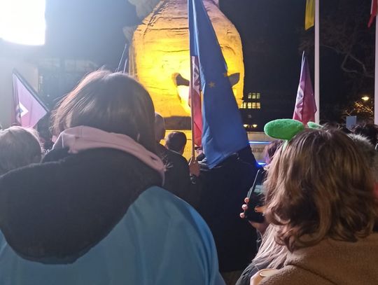 Protest przeciw napaści Rosji na Ukrainę w Opolu. Uczestnicy mieli łzy w oczach Protest przeciw napaści Rosji na Ukrainę w Opolu. Uczestnicy mieli łzy w oczach