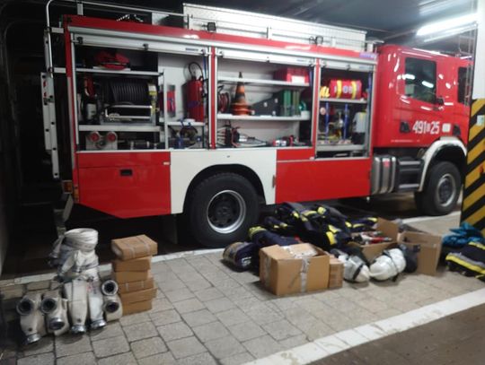 Sprzęt zgromadzony przez strzeleckich strażaków dla kolegów z Ukrainy.