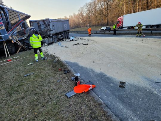 Wypadek na autostradzie A4. Zderzenie dwóch tirów