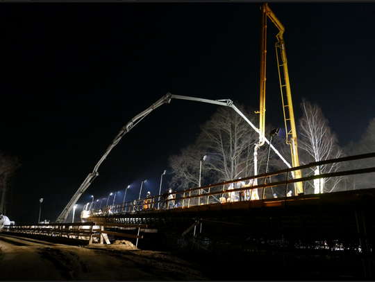 Budowa obwodnicy Kędzierzyna-Koźla - betonowanie mostu nad Kłodnicą
