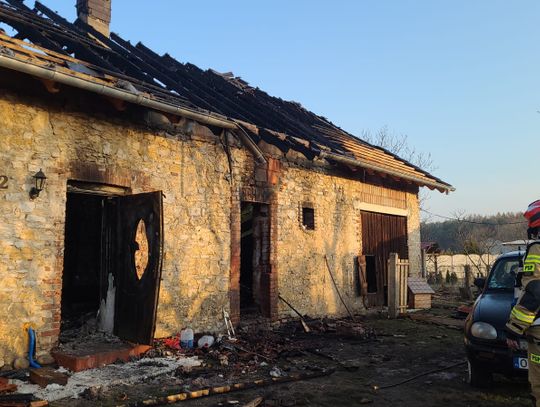 Pożar w Poznowicach. Spalił się dom. Bardzo duże straty