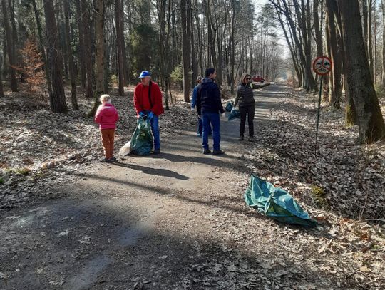 Akcja sprzątania lasów w gminie Zawadzkie