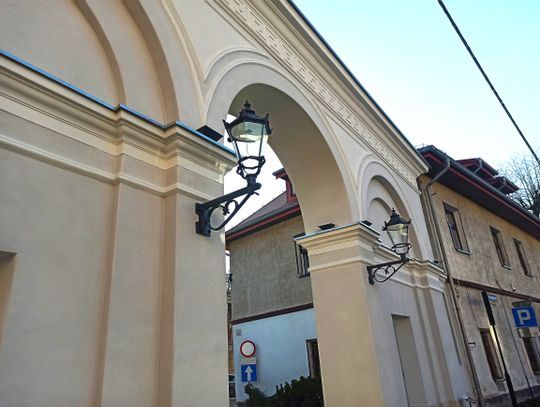Odnowiona zabytkowa brama zamkowa w Strzelcach Opolskich