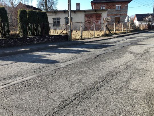 Droga powiatowa w Niezdrowicach jest w złym stanie