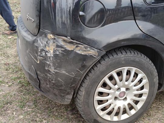 Wypadek w Strzelcach Opolskich. Pijany kierowca fiata wjechał w innego fiata Wypadek w Strzelcach Opolskich. Pijany kierowca fiata wjechał w innego fiata