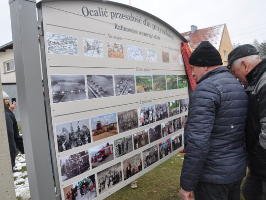 Kalinowice zyskały wyjątkową tablicę pamiątkową. Pokazuje historię wsi