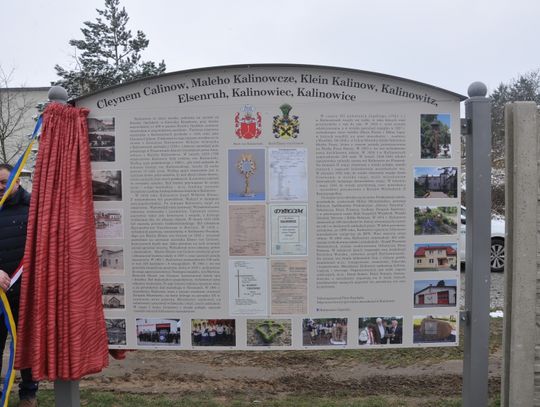 Kalinowice zyskały wyjątkową tablicę pamiątkową. Pokazuje historię wsi