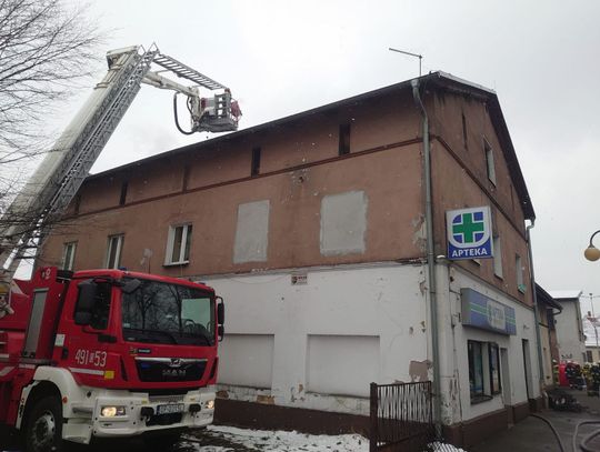 Tragiczny pożar poddasza w Zawadzkiem. Jedna ofiara śmiertelna