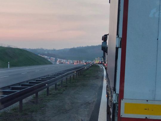 Znów korek na autostradzie A4! Zator ma wiele kilometrów, dochodzi do kolizji