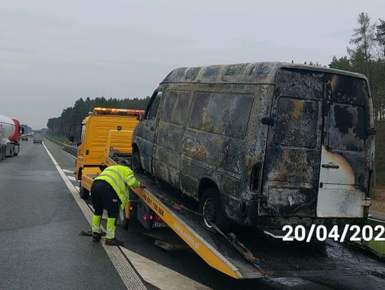Pożar na autostradzie A4. Spłonął dostawczy mercedes Pożar na autostradzie A4. Spłonął dostawczy mercedes
