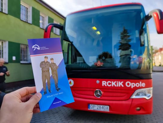 Mundurowi i mieszkańcy Strzelec Opolskich dzielili się najcenniejszym darem Mundurowi i mieszkańcy Strzelec Opolskich dzielili się najcenniejszym darem