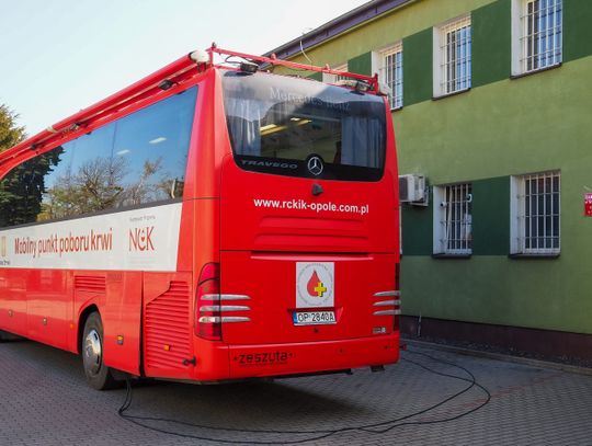 Mundurowi i mieszkańcy Strzelec Opolskich dzielili się najcenniejszym darem Mundurowi i mieszkańcy Strzelec Opolskich dzielili się najcenniejszym darem
