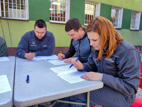 Mundurowi i mieszkańcy Strzelec Opolskich dzielili się najcenniejszym darem Mundurowi i mieszkańcy Strzelec Opolskich dzielili się najcenniejszym darem