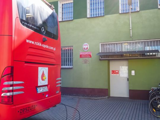 Mundurowi i mieszkańcy Strzelec Opolskich dzielili się najcenniejszym darem Mundurowi i mieszkańcy Strzelec Opolskich dzielili się najcenniejszym darem