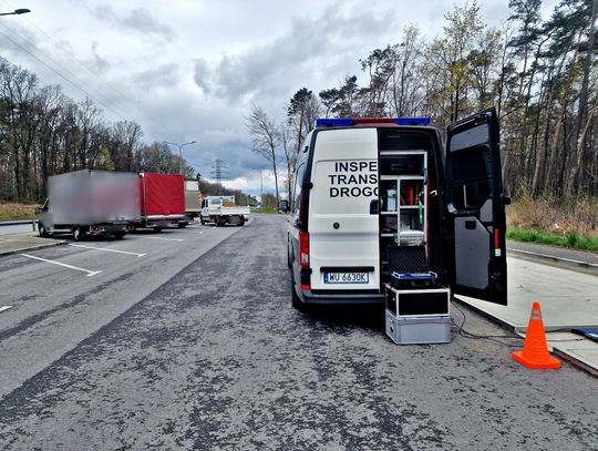 Mnóstwo przeciążonych busów na drogach i autobus z groźną usterką