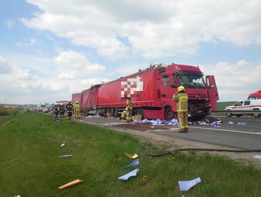 Wypadek na autostradzie A4. Zderzenie trzech tirów. Jedna osoba nie żyje