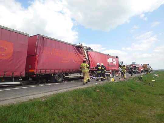 Wypadek na autostradzie A4. Zderzenie trzech tirów. Jedna osoba nie żyje