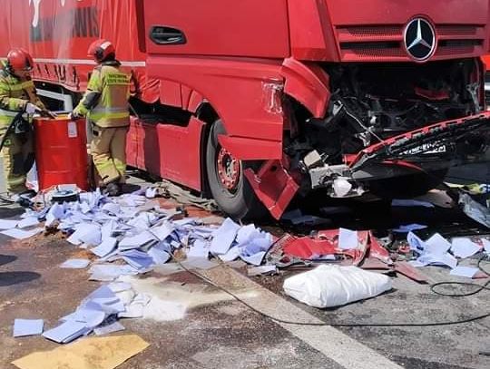 Wypadek na autostradzie A4. Zderzenie trzech tirów. Jedna osoba nie żyje