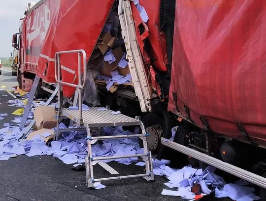 Wypadek na autostradzie A4. Zderzenie trzech tirów. Jedna osoba nie żyje