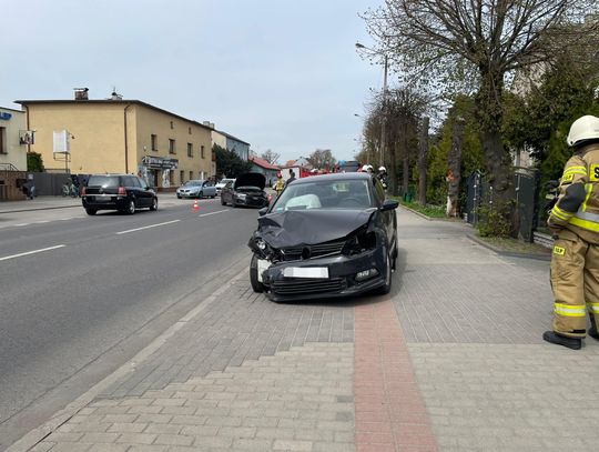 Wypadek w Zawadzkiem. Zderzenie dwóch osobówek. Jedna osoba poszkodowana Wypadek w Zawadzkiem. Zderzenie dwóch osobówek. Jedna osoba poszkodowana