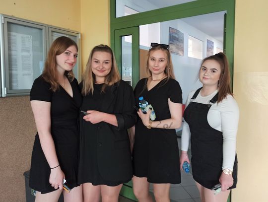 Natalia, Ola, Paulina i Daria to maturzystki z CKZiU Strzelcach Opolskich
