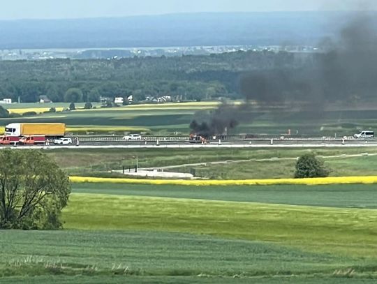 Pożar samochodu na autostradzie A4 na wysokości miejscowości Wysoka