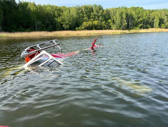 Helikopter Lasów Państwowych spadł do Jeziora Rogoźnik
