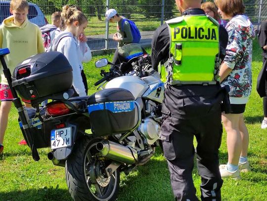 Policjanci ze Strzelec Opolskich w szkołach z okazji Dnia Dziecka 2022