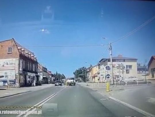 Wypadek w Zawadzkiem. 22-letni pieszy potrącony przez renault