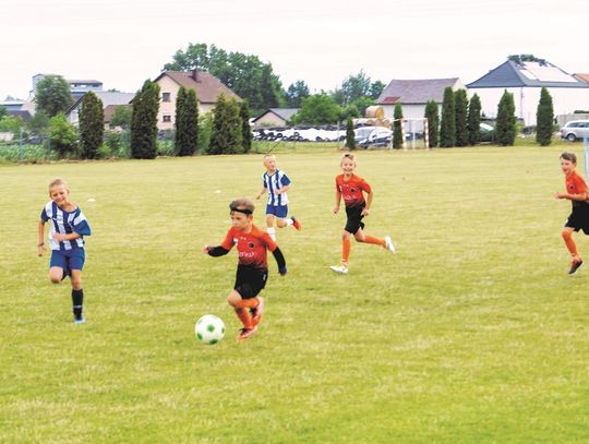 A to już derby gminy Kolonowskie w turnieju żaków: Unia Kolonowskie vs LZS Staniszcze Wielkie