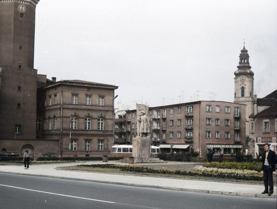 Strzelce Opolskie 50 lat temu - widok na zabudowania w rynku