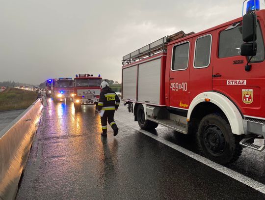 Wypadek na autostradzie A4. Citroen DS wypadł z jezdni