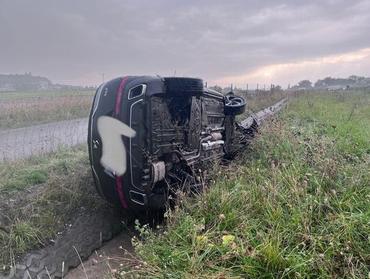 Wypadek na autostradzie A4. Citroen DS wypadł z jezdni