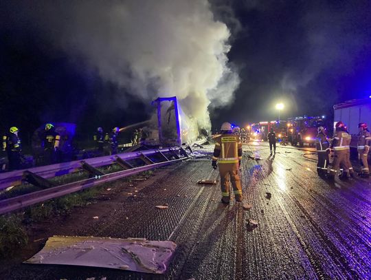 Śmiertelny wypadek na autostradzie A4. Czołowe zderzenie dwóch tirów