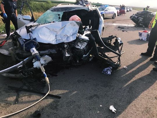 Wypadek na trasie Strzelce Opolskie - Dolna. Zderzenie mazdy z mercedesem