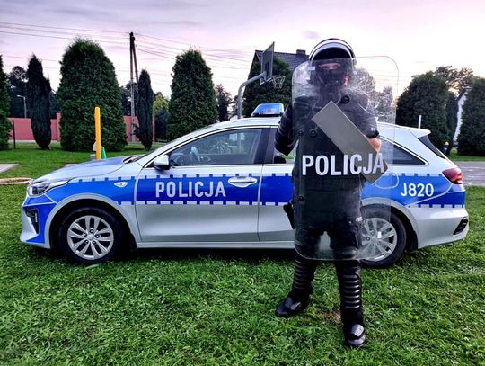 Policjanci na pikniku w Ujeździe Policjanci na pikniku w Ujeździe