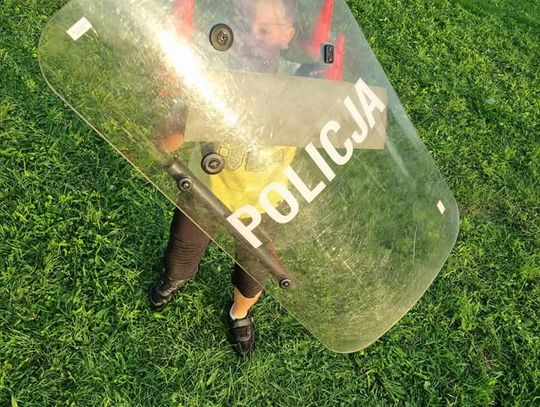 Policjanci na pikniku w Ujeździe Policjanci na pikniku w Ujeździe