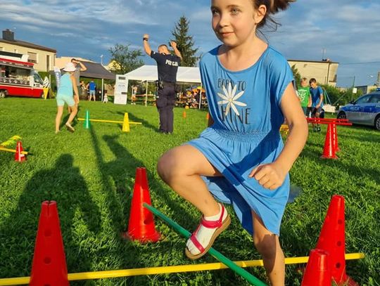 Policjanci na pikniku w Ujeździe Policjanci na pikniku w Ujeździe