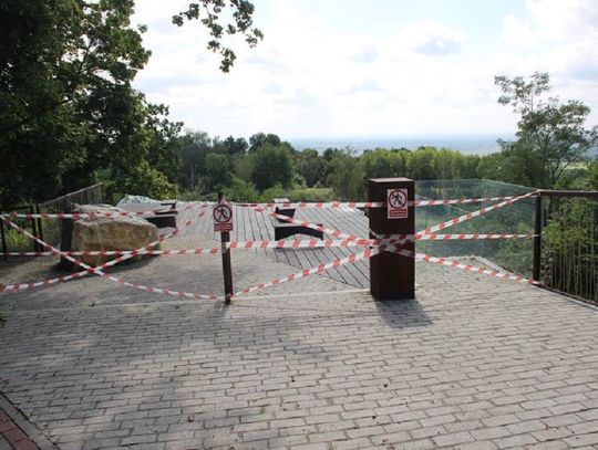 Zniszczony taras widokowy na Górze św. Anny. Policja zatrzymała wandali