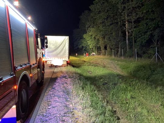 Wypadek na autostradzie A4 pod Strzelcami Opolskimi. Volkswagen wypadł z drogi i dachował