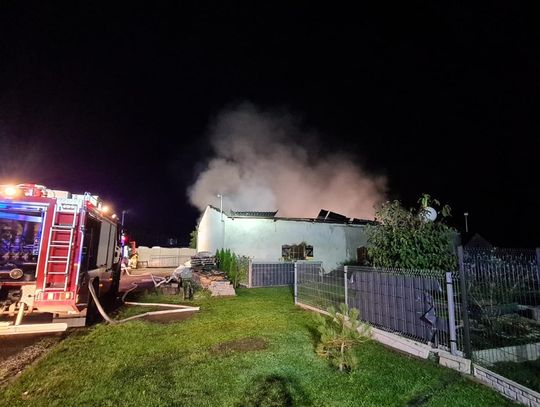 Pożar budynku w Grabowie w gminie Izbicko