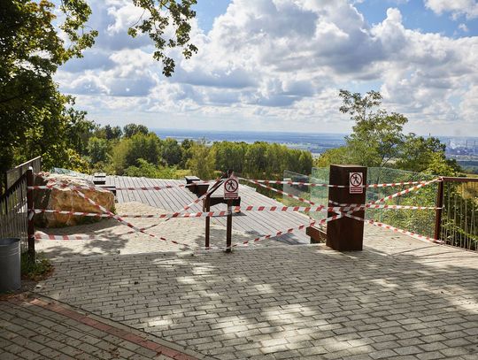 Zniszczyli taras widokowy na Górze św. Anny. Akt wandalizmu nagrali smartfonem Zniszczyli taras widokowy na Górze św. Anny. Akt wandalizmu nagrali smartfonem