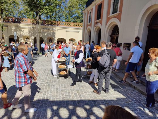 Mieszkańcy licznie zgromadzili się na dożynkach w Górze św. Anny