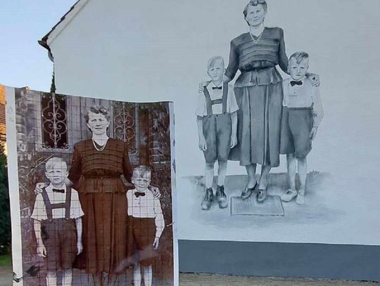 To drugi mural wykonany w ramach tegorocznego projektu. Przedstawia on Martę Maseli z domu Ciołek wraz z synami Helmutem i Rudolfem